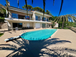 piscine-avec-vue-campagne-jusqu-a-la-mer