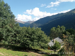 porte-d-entree-du-chalet-et-terrasse